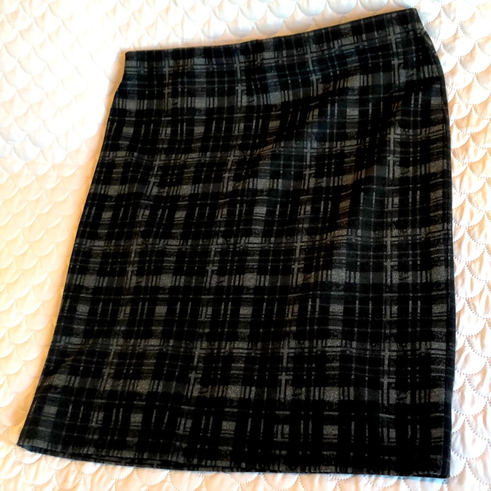 Jules & Leopold Black and gray plaid pencil skirt. Barely worn! Size large.